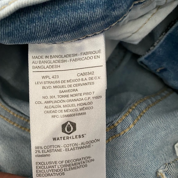 Levis signature Strauss Mom Jeans, Size 30 - Picture 11 of 13